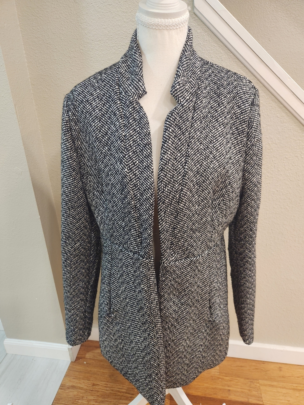 entro Black and White Open-Front Textured Blazer